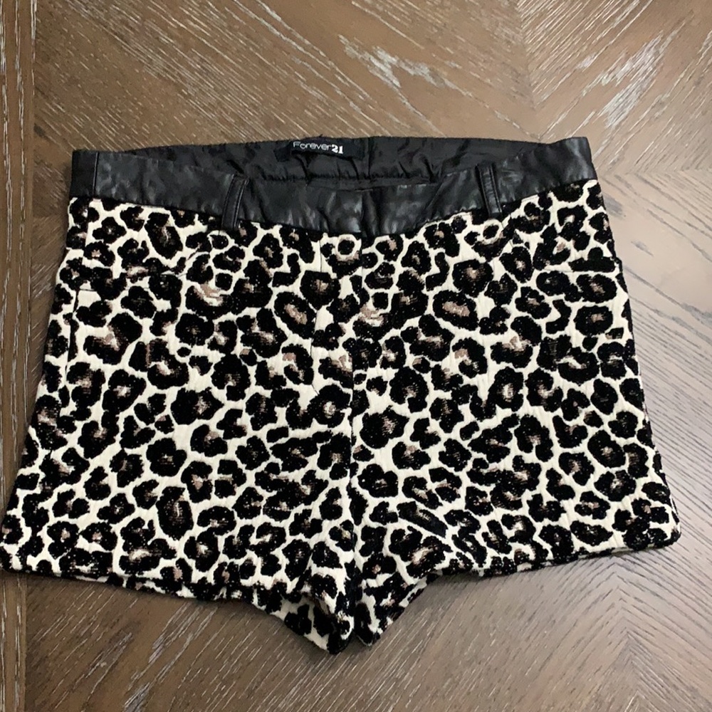 Forever 21 cheetah print cloth with vegan black leather trim 2” shorts